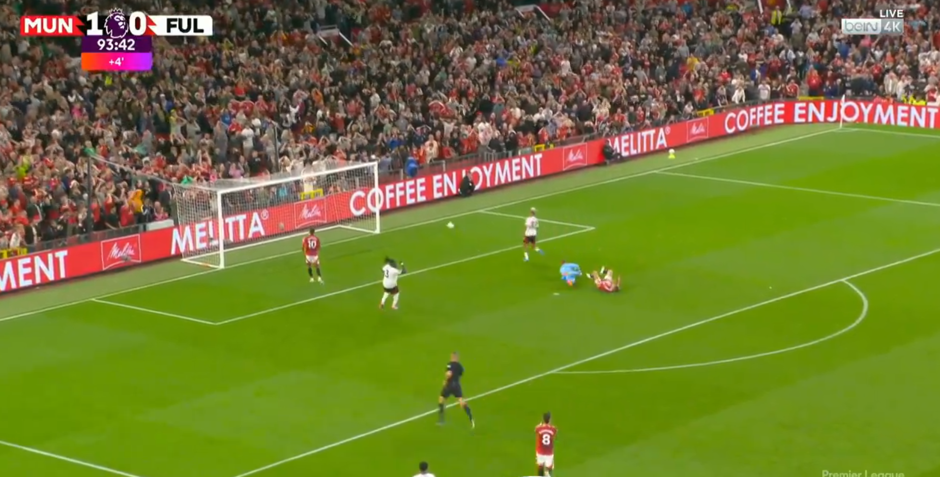 Nhưng anh lại đá ra ngoài cực kỳ đáng tiếc. Nhung anh lai da ra ngoai cuc ky dang tiec.