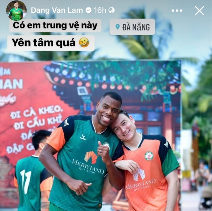 Văn Lâm tươi cười với ngoại binh Bình Định giữa tin đồn gia nhập đội bóng hạng Nhất 1 Văn Lâm tươi cười với ngoại binh Bình Định giữa tin đồn gia nhập đội bóng hạng Nhất 1