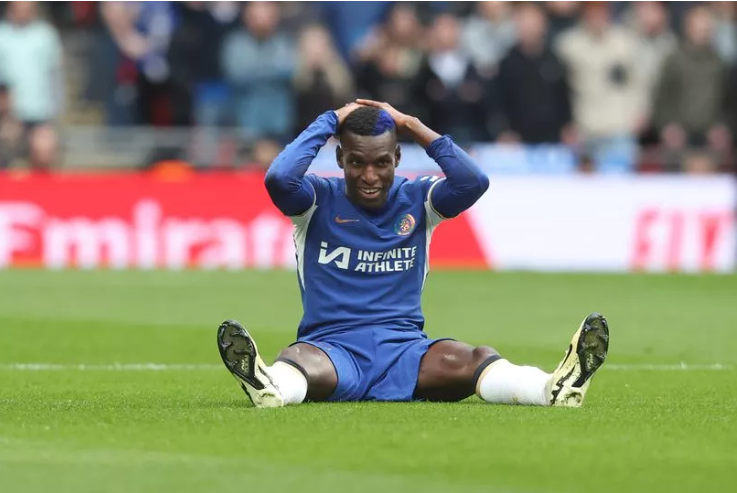 Đằng sau câu chuyện cầu thủ Chelsea khiến chủ tịch Todd Boehly sợ bỏ về 4 Đằng sau câu chuyện cầu thủ Chelsea khiến chủ tịch Todd Boehly sợ bỏ về 4