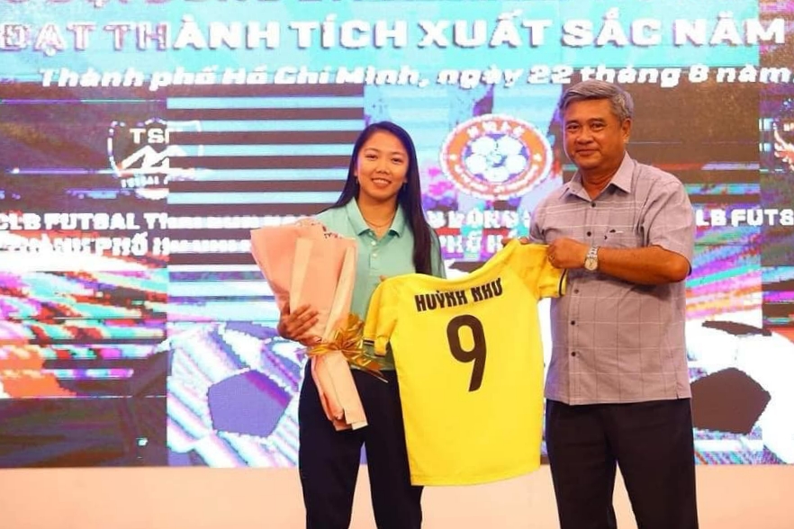 Huỳnh Như về nước Huynh Nhu ve nuoc