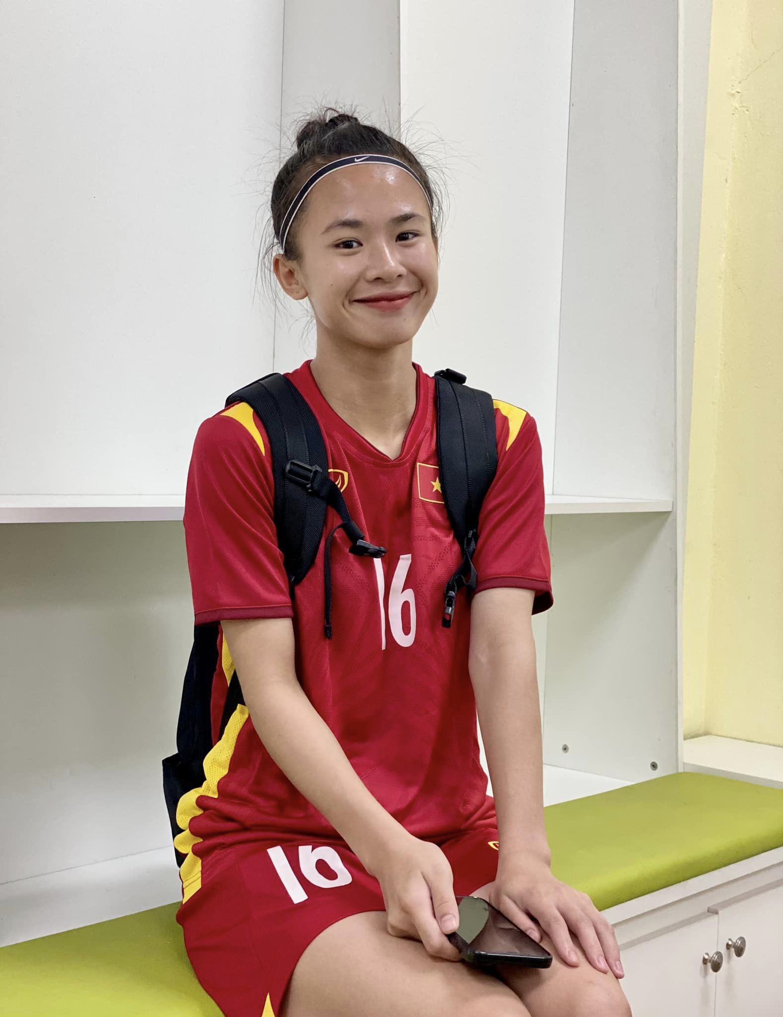 Tân binh tuyển nữ Việt Nam gây sốt với diện mạo xinh đẹp như búp bê 3 Tân binh tuyển nữ Việt Nam gây sốt với diện mạo xinh đẹp như búp bê 3