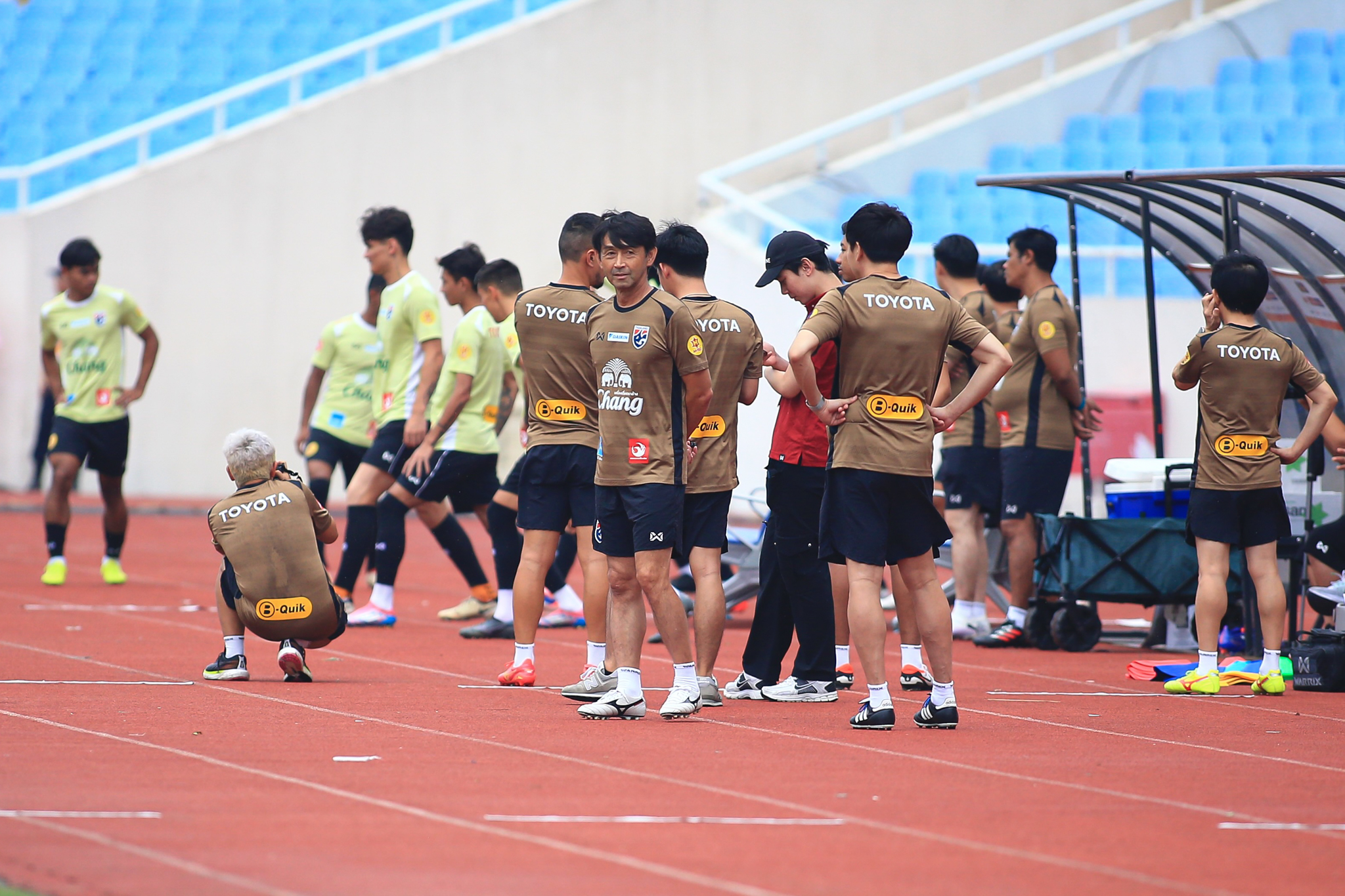 Suphanat và ĐT Thái Lan luyện công, chờ đấu Việt Nam 1