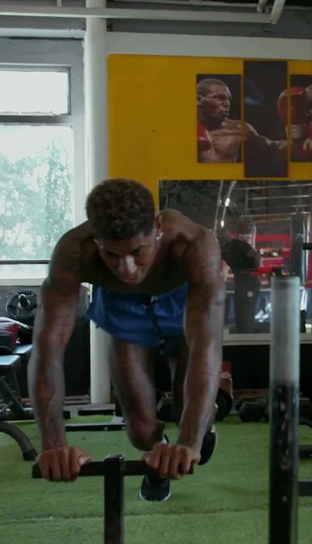 CĐV MU phấn khích với Marcus Rashford 6 CĐV MU phấn khích với Marcus Rashford 6