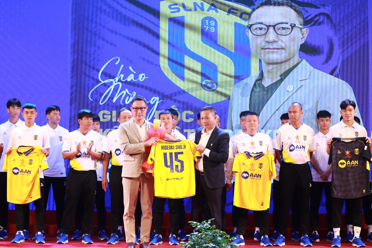 SLNA xuất quân SLNA xuat quan