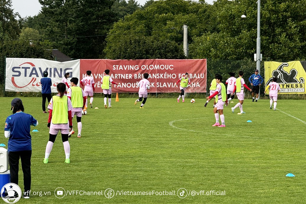 dT nu Viet Nam trai qua 2 tuan tap huan o chau au