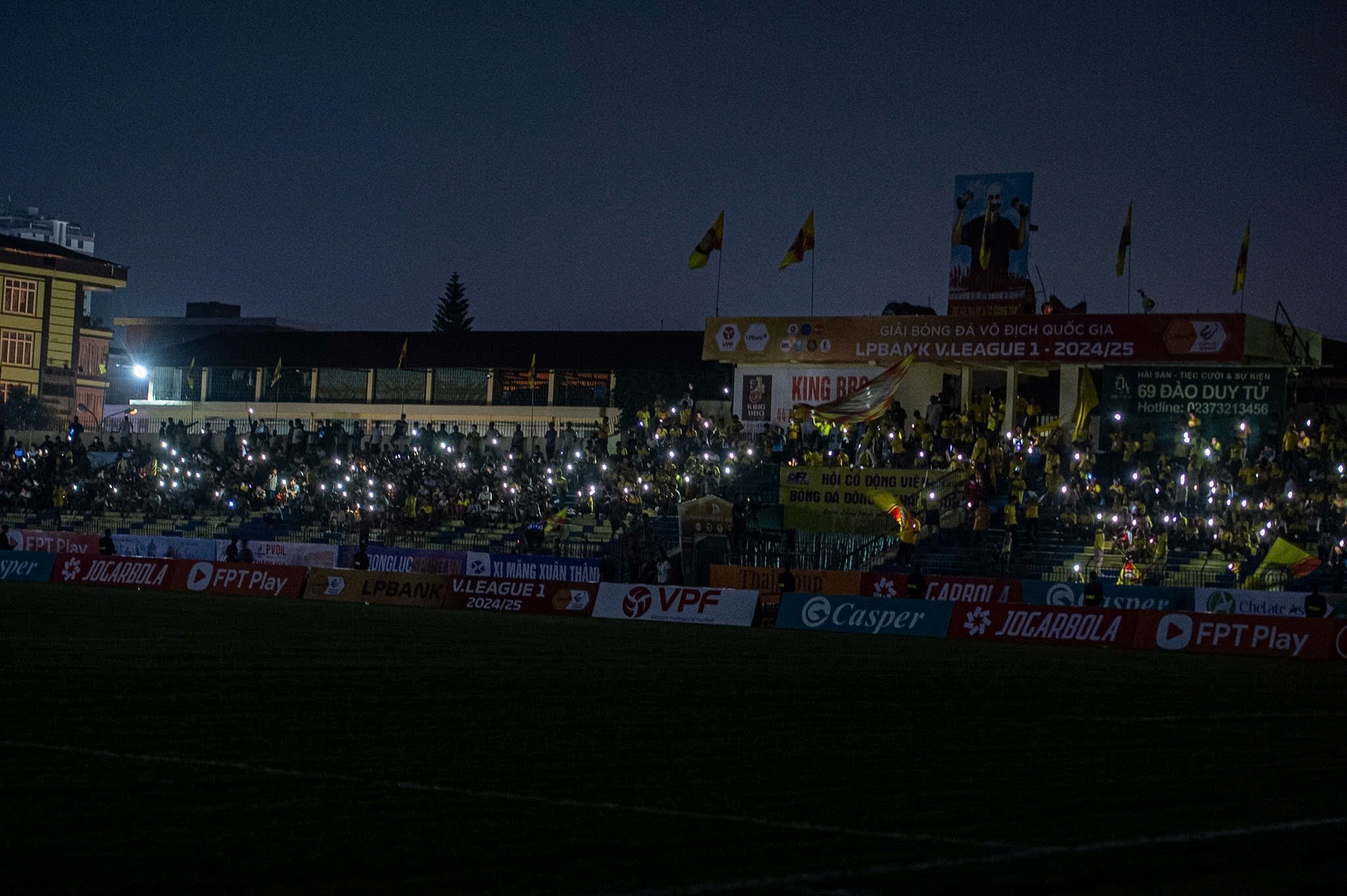 Sân Thanh Hoá mất điện tối ngày 14 San Thanh Hoa mat dien toi ngay 14