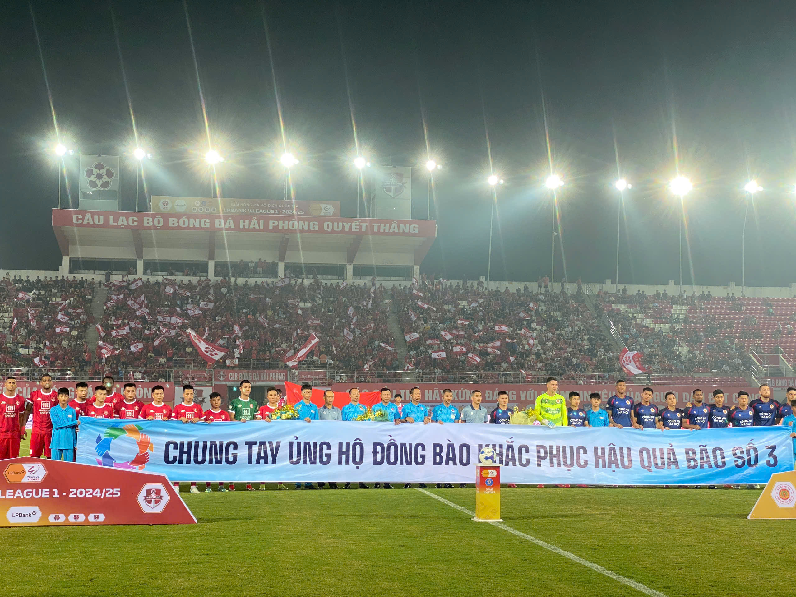 CLB Hải Phòng và các CĐV gây ấn tượng ở vòng 1 V-League CLB Hai Phong va cac CdV gay an tuong o vong 1 V-League