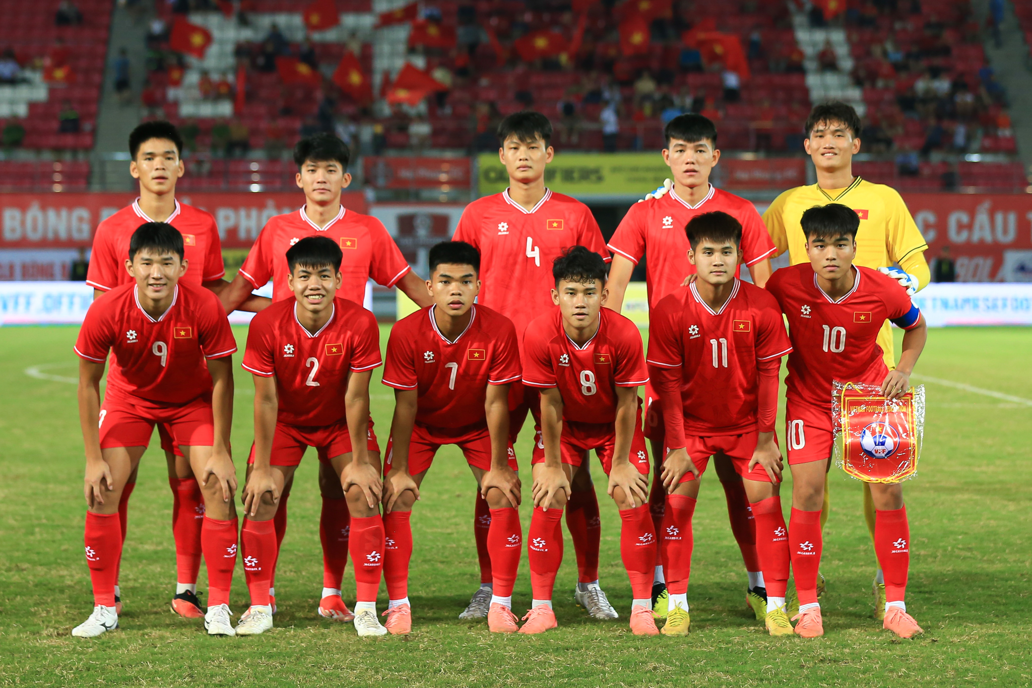 Cầu thủ U20 Việt Nam rách môi sau pha va chạm với thủ môn U20 Guam 1 Cầu thủ U20 Việt Nam rách môi sau pha va chạm với thủ môn U20 Guam 1