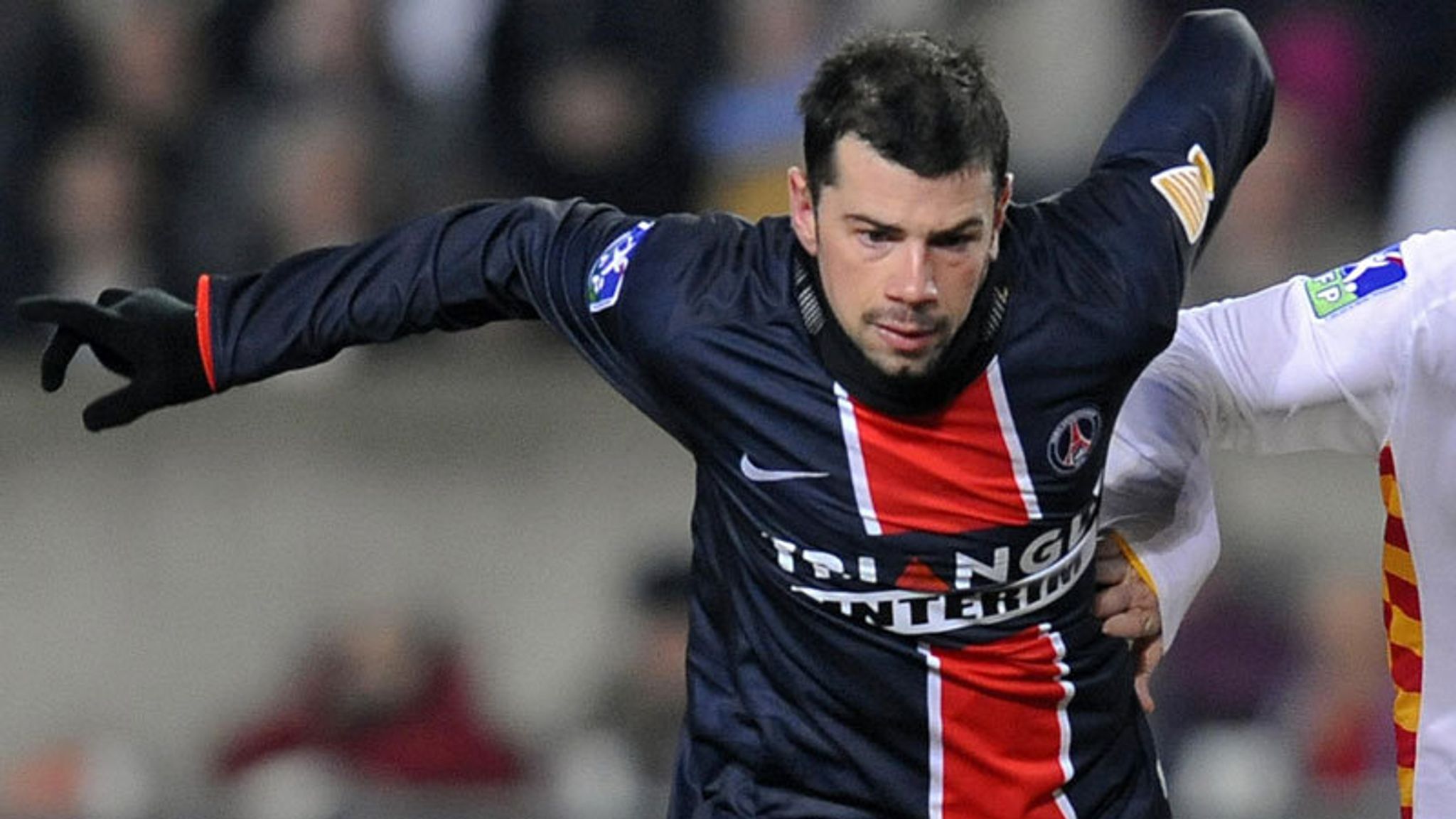 Mateja Kezman Con chiên ngoan đạo và giấc mơ phụng sự Chúa 2 Mateja Kezman Con chiên ngoan đạo và giấc mơ phụng sự Chúa 2