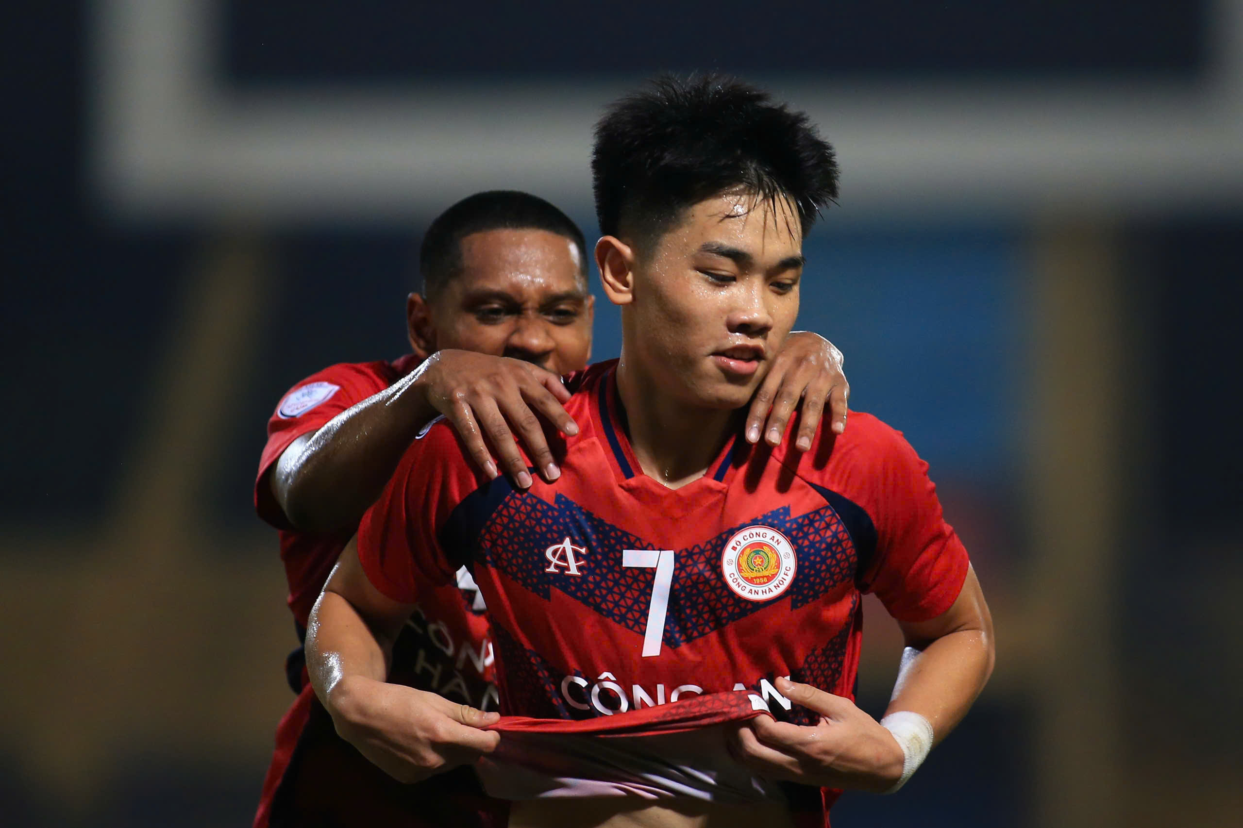 Tiền đạo Đình Bắc báo tin vui cho U23 Việt Nam 1 Tiền đạo Đình Bắc báo tin vui cho U23 Việt Nam 1