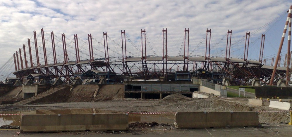 Viec thao do san van dong Stadio delle Alpi truoc day.