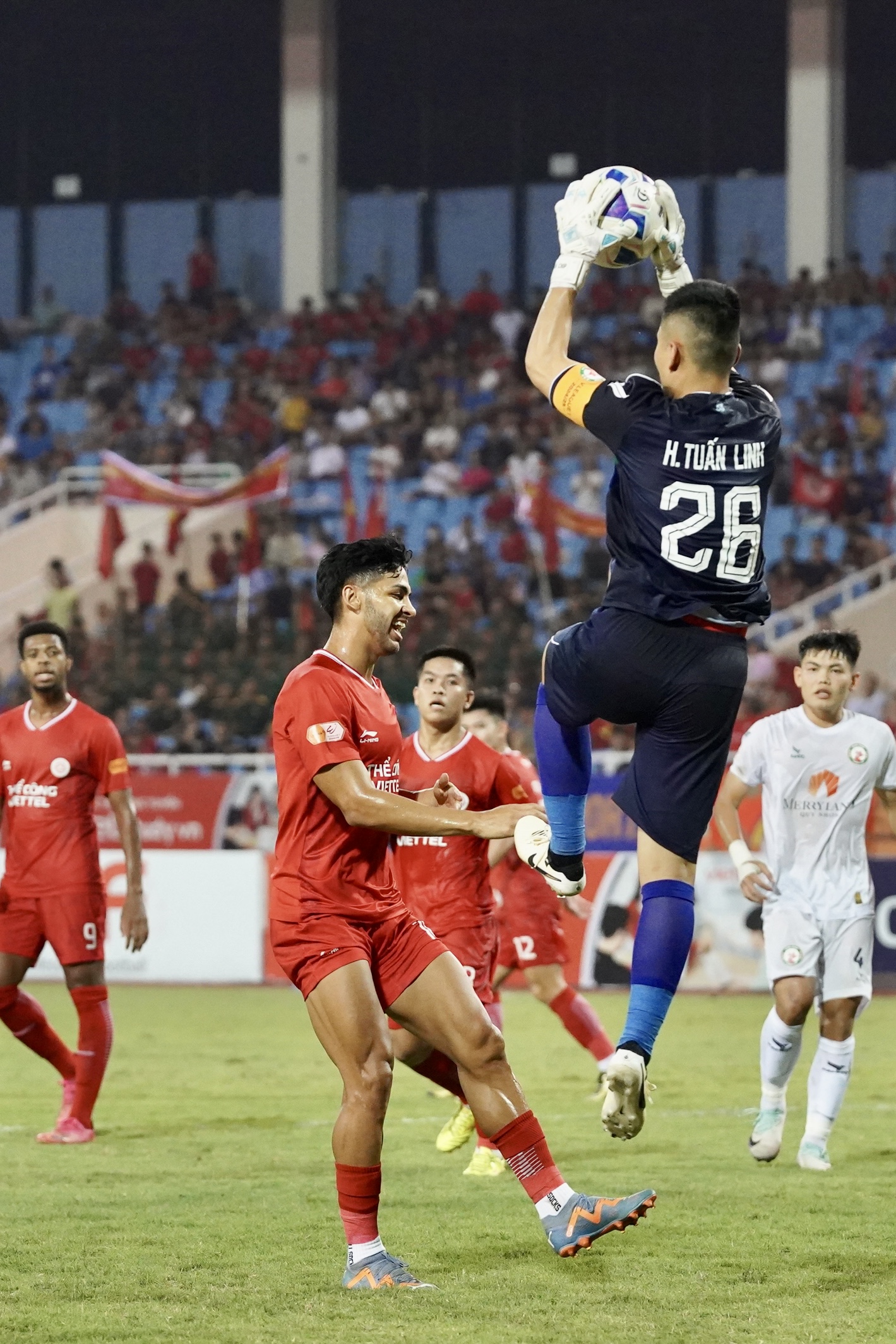 Hoàng Đức hết phép, Thể Công Viettel thất trận ngay trên sân nhà 4 Hoàng Đức hết phép, Thể Công Viettel thất trận ngay trên sân nhà 4