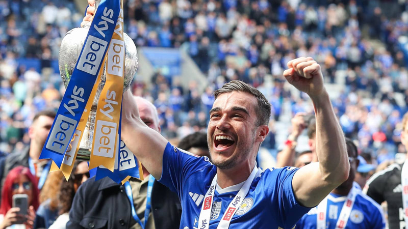 tieu-su-cau-thu-Harry-Winks