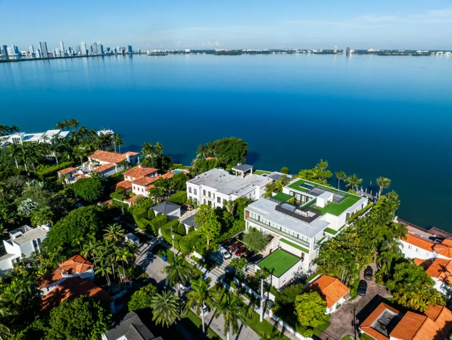 Chiêm ngưỡng biệt thự 60 triệu bảng mà vợ chồng David Beckham mới tậu 3 Chiêm ngưỡng biệt thự 60 triệu bảng mà vợ chồng David Beckham mới tậu 3