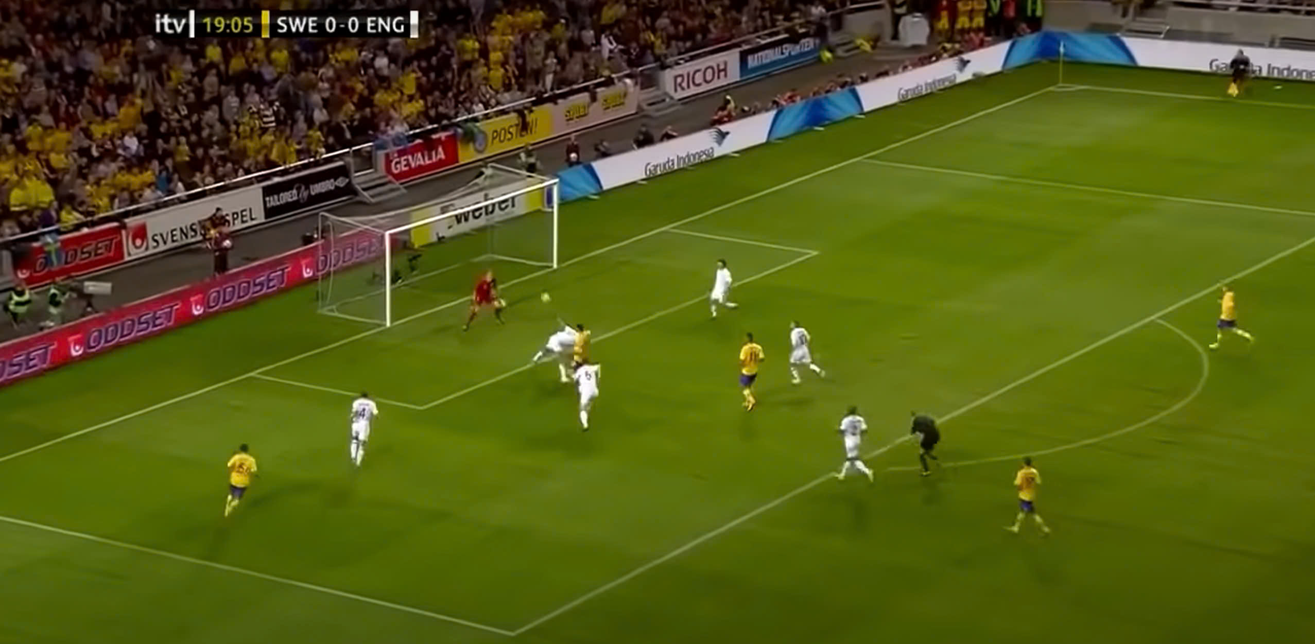 Ngày Ibrahimovic biến nước Anh trở thành trò cười 2