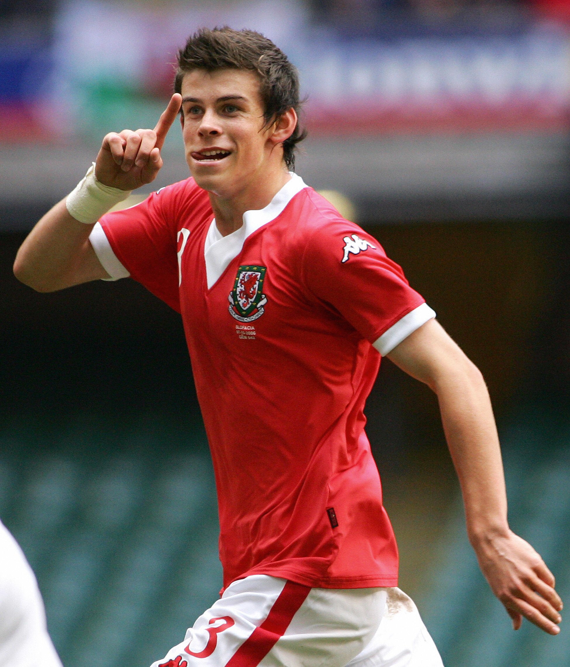 Ngày này năm xưa Gareth Bale trở thành cầu thủ ghi bàn trẻ nhất của xứ Wales 2