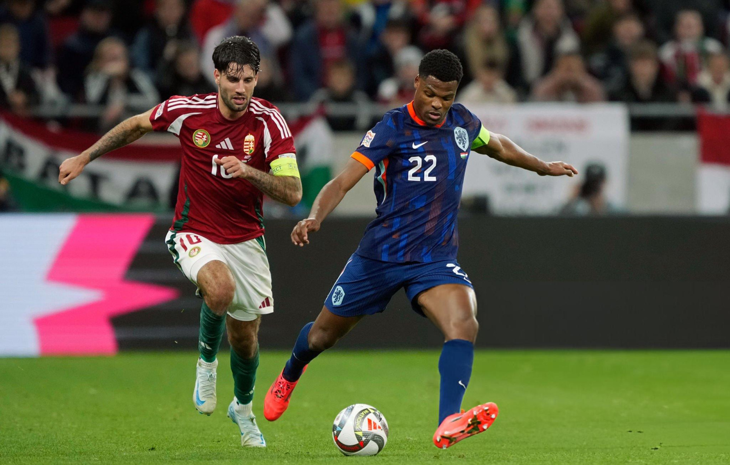 Denzel Dumfries lại trở thành vị cứu tinh của Cơn lốc màu da cam 1