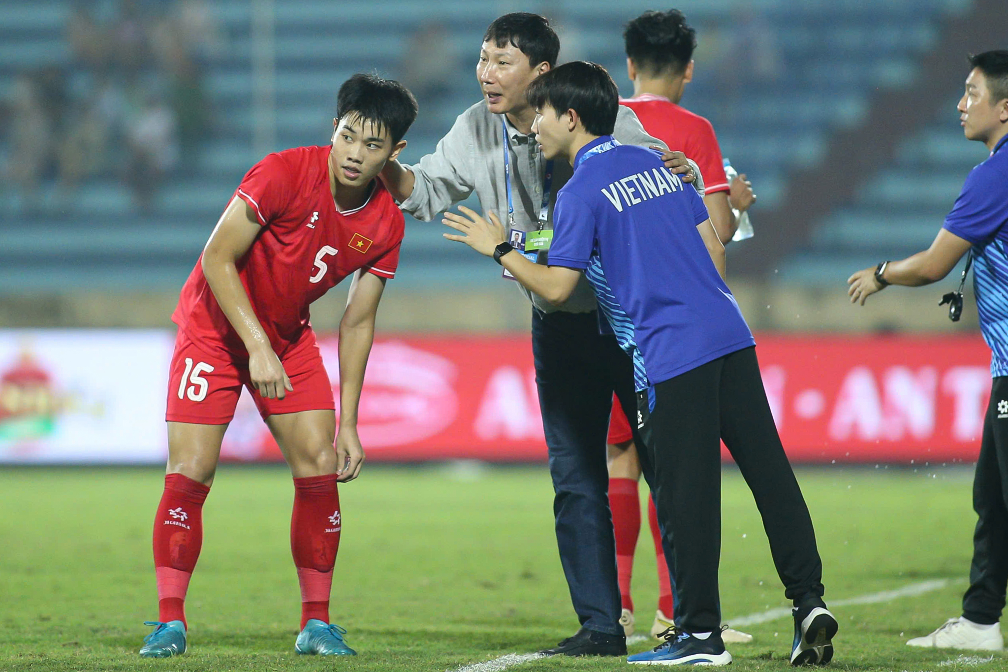 dinh Bac dT Viet Nam vs an do 12/10