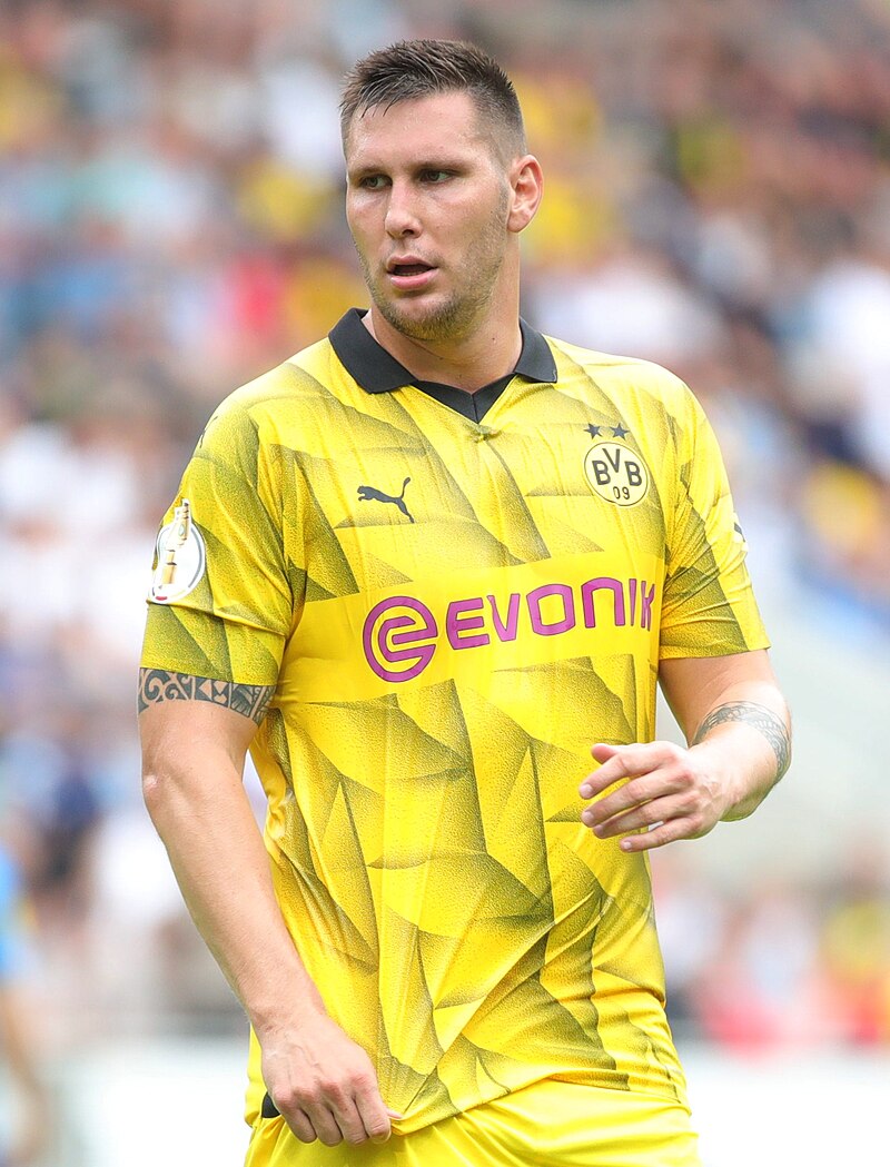 Thông tin, tiểu sử của cầu thủ Niklas Sule 3