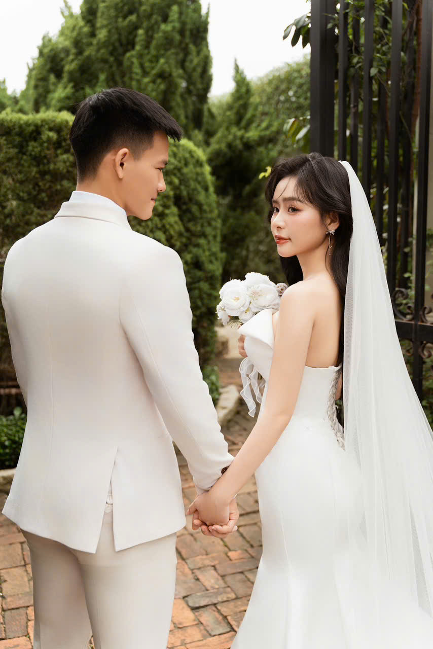 Tiền đạo ĐT Việt Nam tung ảnh cưới với bạn gái 20 tuổi 2 Tiền đạo ĐT Việt Nam tung ảnh cưới với bạn gái 20 tuổi 2