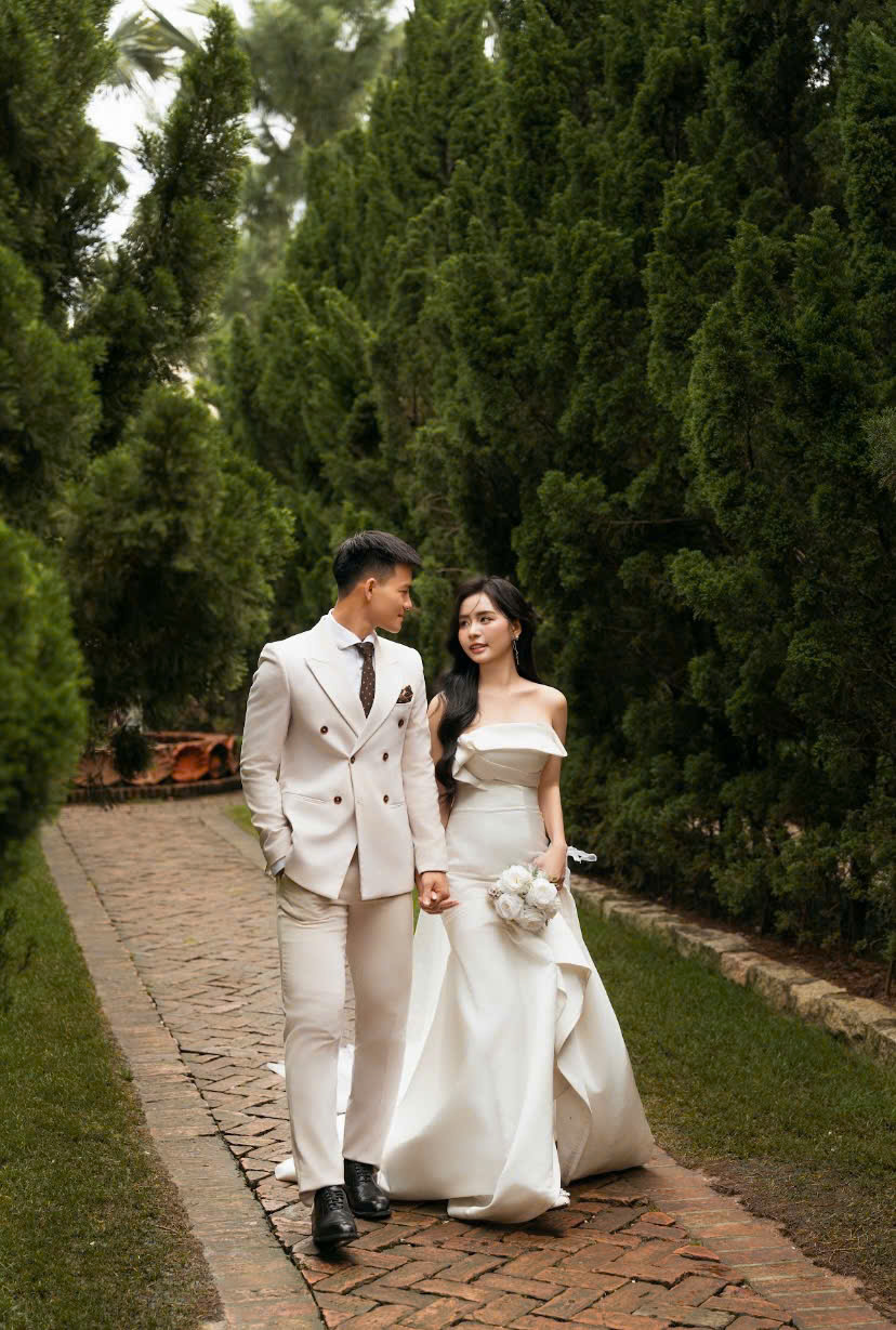 Tiền đạo ĐT Việt Nam tung ảnh cưới với bạn gái 20 tuổi 3 Tiền đạo ĐT Việt Nam tung ảnh cưới với bạn gái 20 tuổi 3