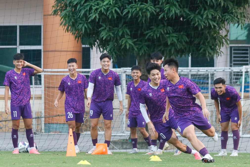 ĐT U17 Việt Nam có mặt tại Phú Thọ dT U17 Viet Nam co mat tai Phu Tho