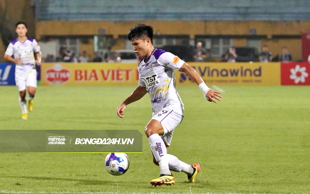 Trung vệ Việt kiều Mỹ bức xúc với đồng đội trong trận đấu Công an Hà Nội 7 Trung vệ Việt kiều Mỹ bức xúc với đồng đội trong trận đấu Công an Hà Nội 7