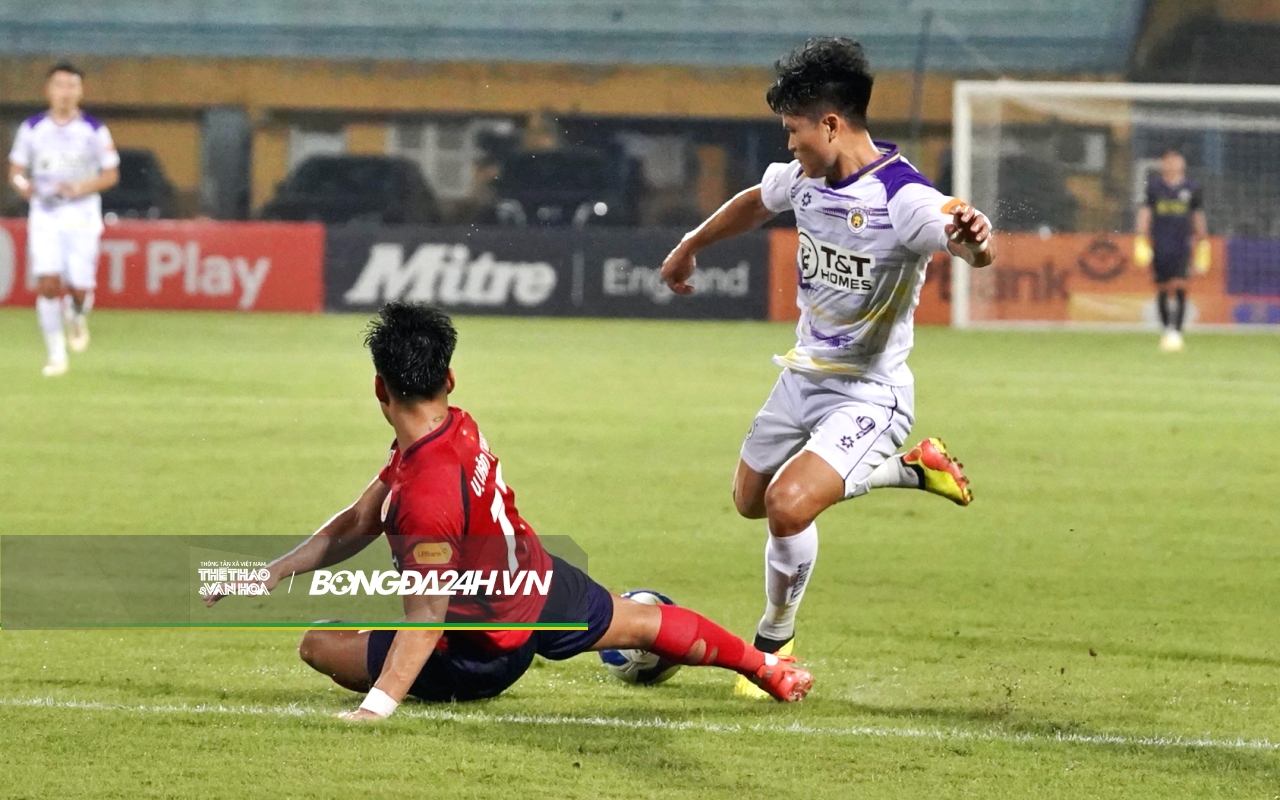 Trung vệ Việt kiều Mỹ bức xúc với đồng đội trong trận đấu Công an Hà Nội 6 Trung vệ Việt kiều Mỹ bức xúc với đồng đội trong trận đấu Công an Hà Nội 6