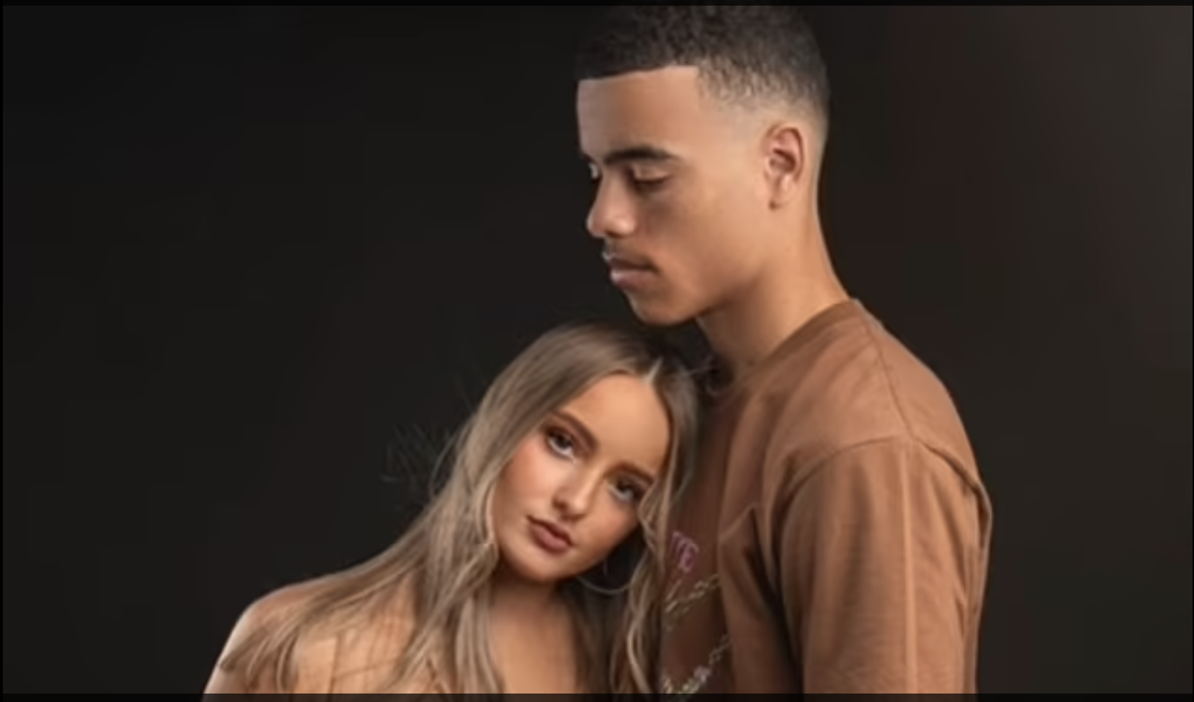 Greenwood sắp chào đón đứa con thứ hai 1 Greenwood sắp chào đón đứa con thứ hai 1