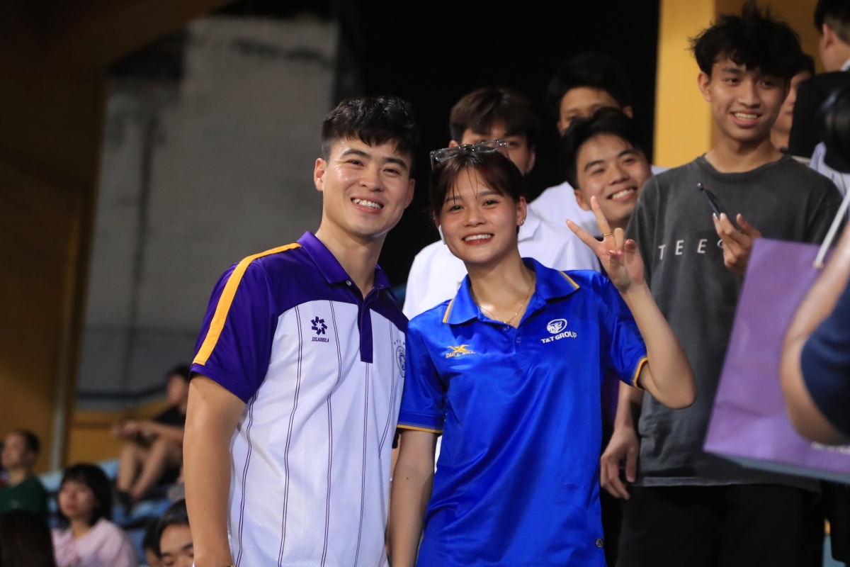 Dàn sao Hà Nội tri ân CĐV nữ nhân ngày 2010 2 Dàn sao Hà Nội tri ân CĐV nữ nhân ngày 2010 2