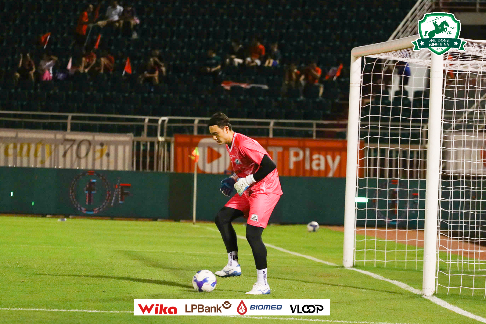 Văn Lâm gây sốt với màn ăn mừng tại Vòng loại Cúp QG 3 Văn Lâm gây sốt với màn ăn mừng tại Vòng loại Cúp QG 3