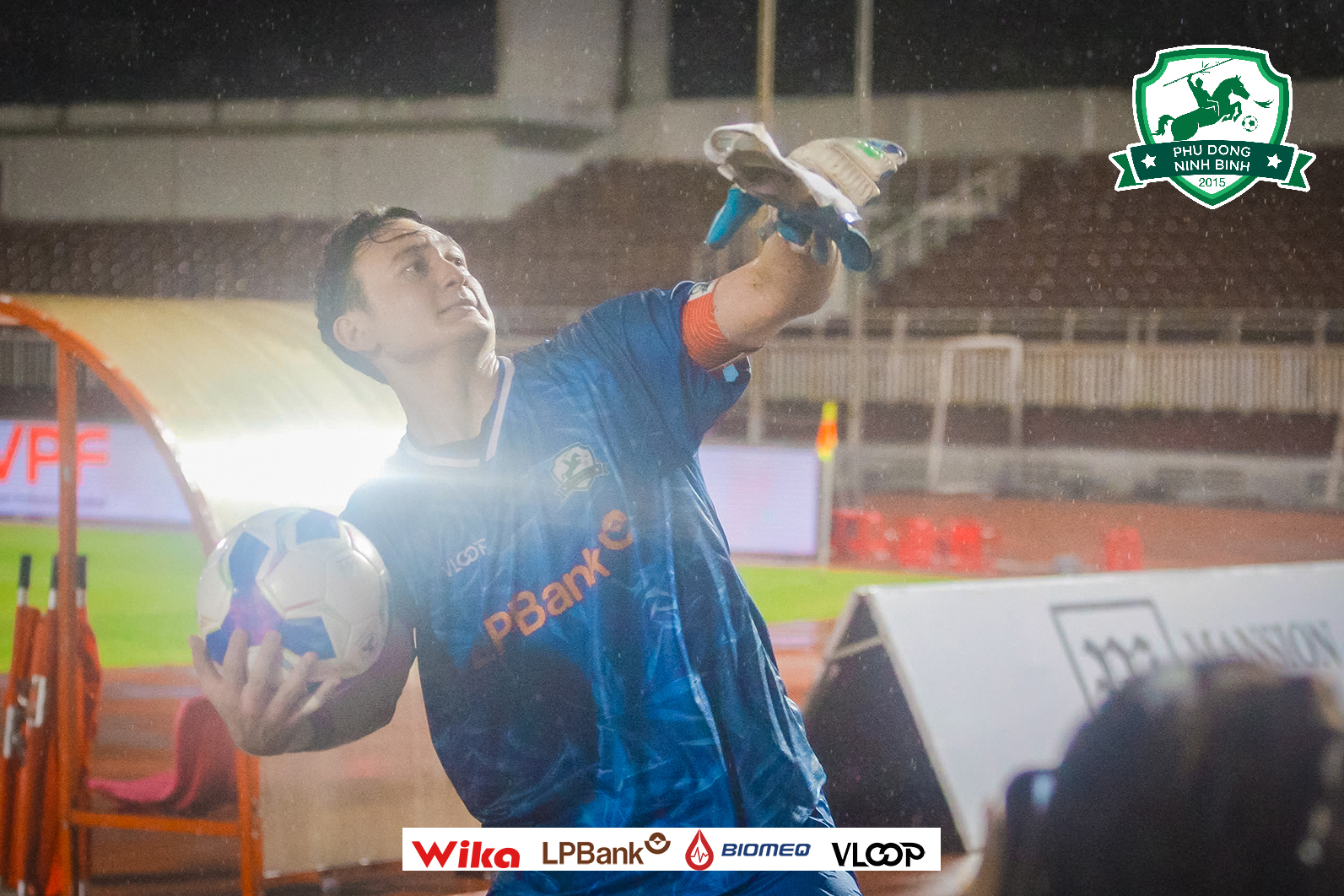 Văn Lâm gây sốt với màn ăn mừng tại Vòng loại Cúp QG 7 Văn Lâm gây sốt với màn ăn mừng tại Vòng loại Cúp QG 7