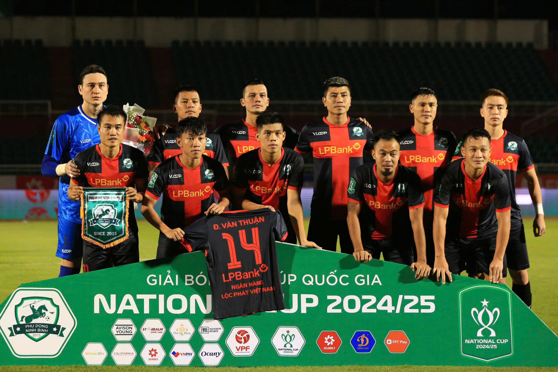 Văn Lâm gây sốt với màn ăn mừng tại Vòng loại Cúp QG 1 Văn Lâm gây sốt với màn ăn mừng tại Vòng loại Cúp QG 1