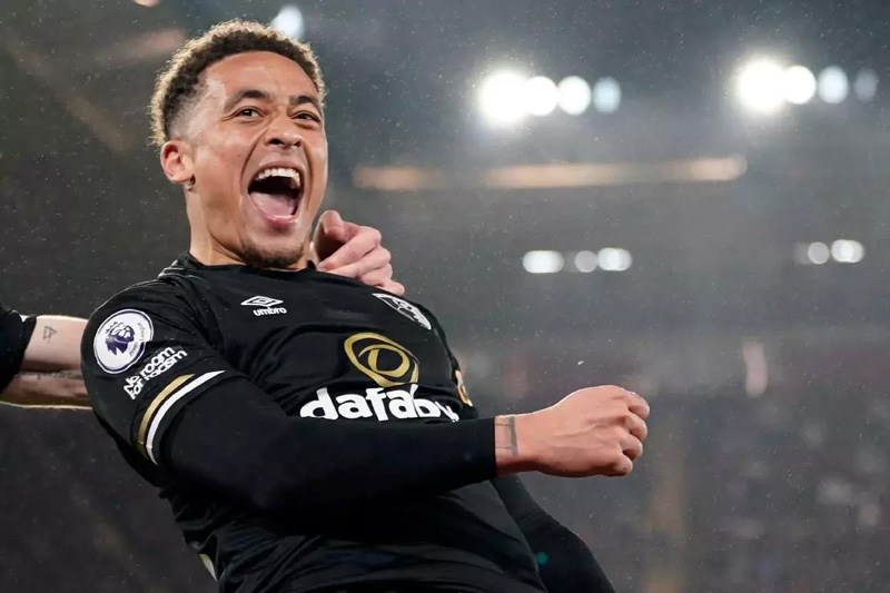 tieu-su-Marcus-Tavernier