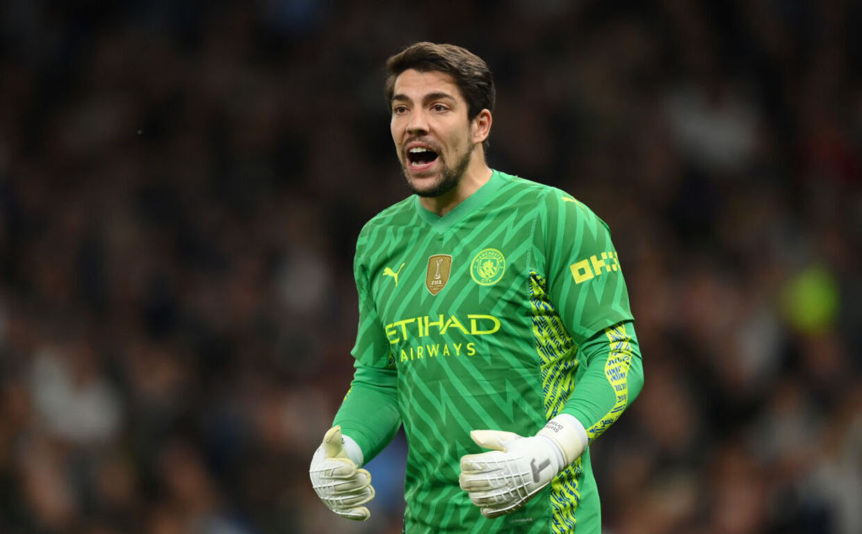 Man City thu gọn đội hình Bảy cái tên ‘sáng cửa’ rời Etihad hè này 7