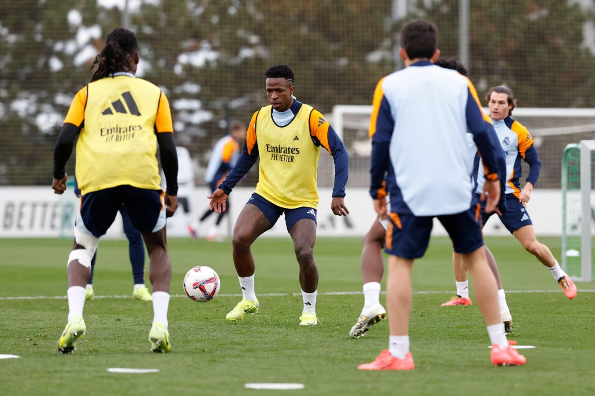 Real Madrid lộ dấu hiệu khủng hoảng 1 Real Madrid lộ dấu hiệu khủng hoảng 1