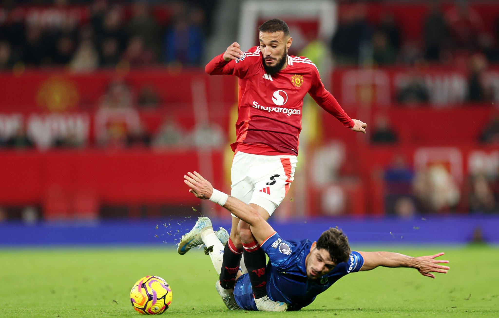 Man Utd 1-1 Chelsea: Cơn gió lành mang tên Noussair Mazraoui
