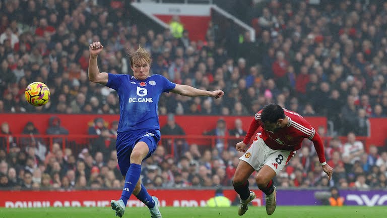 Bruno Fernandes Rũ bùn đứng dậy sáng lòa 1 Bruno Fernandes Rũ bùn đứng dậy sáng lòa 1