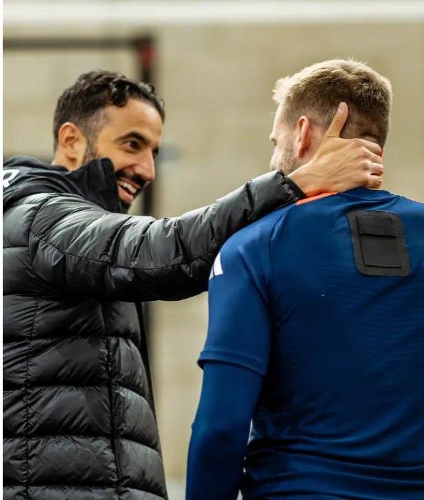 Ruben Amorim ôm Kobbie Mainoo, rạng rỡ với Luke Shaw và Mason Mount 4 Ruben Amorim ôm Kobbie Mainoo, rạng rỡ với Luke Shaw và Mason Mount 4