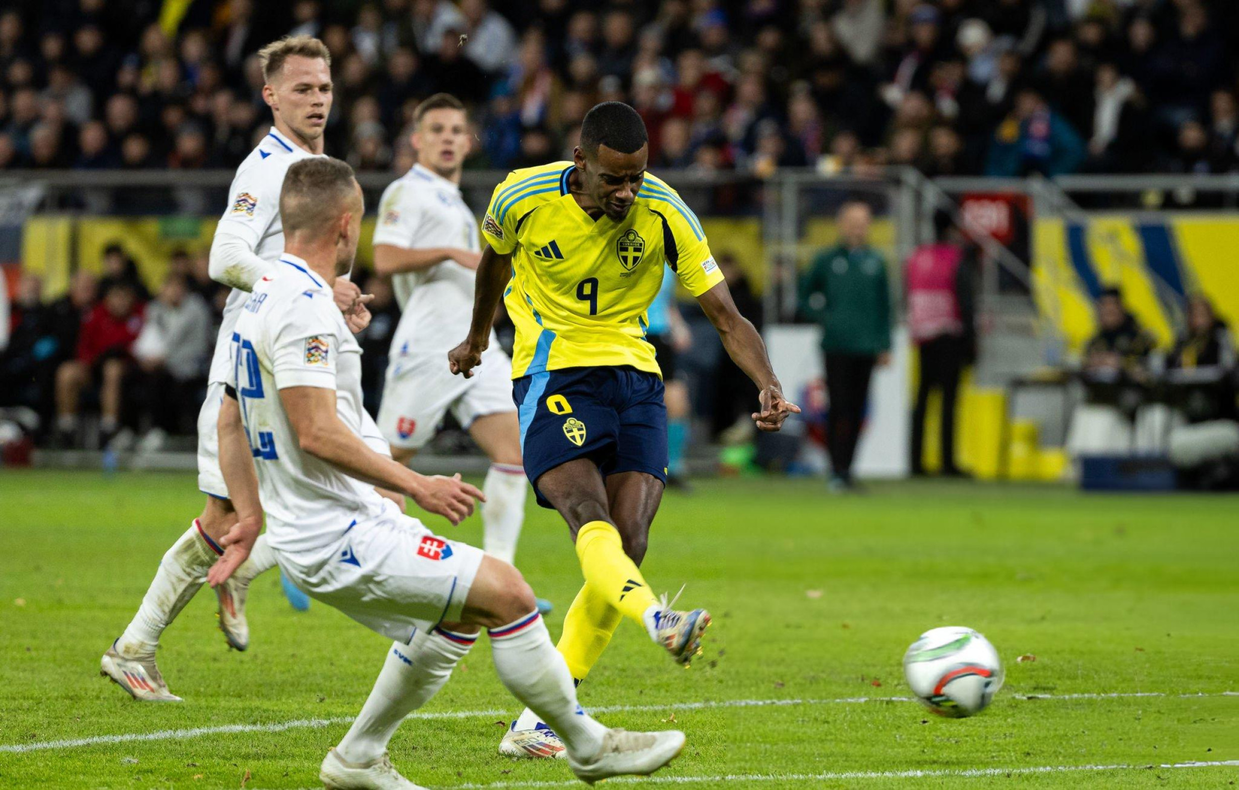 Isak - Gyokeres Khẩu pháo hai nòng của ĐT Thụy Điển 2