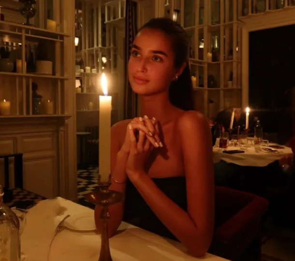 Cận cảnh nhan sắc người mẫu đang hẹn hò với Trent Alexander-Arnold 3