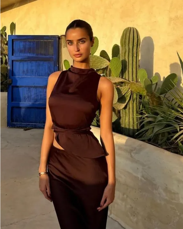 Cận cảnh nhan sắc người mẫu đang hẹn hò với Trent Alexander-Arnold 1