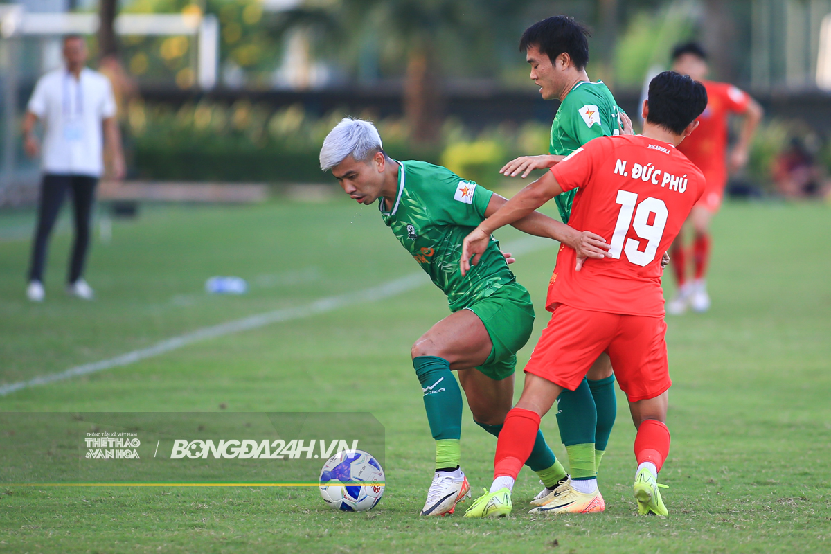 Hoàng Đức bị chăm sóc kỹ trước ngày lên tuyển 8