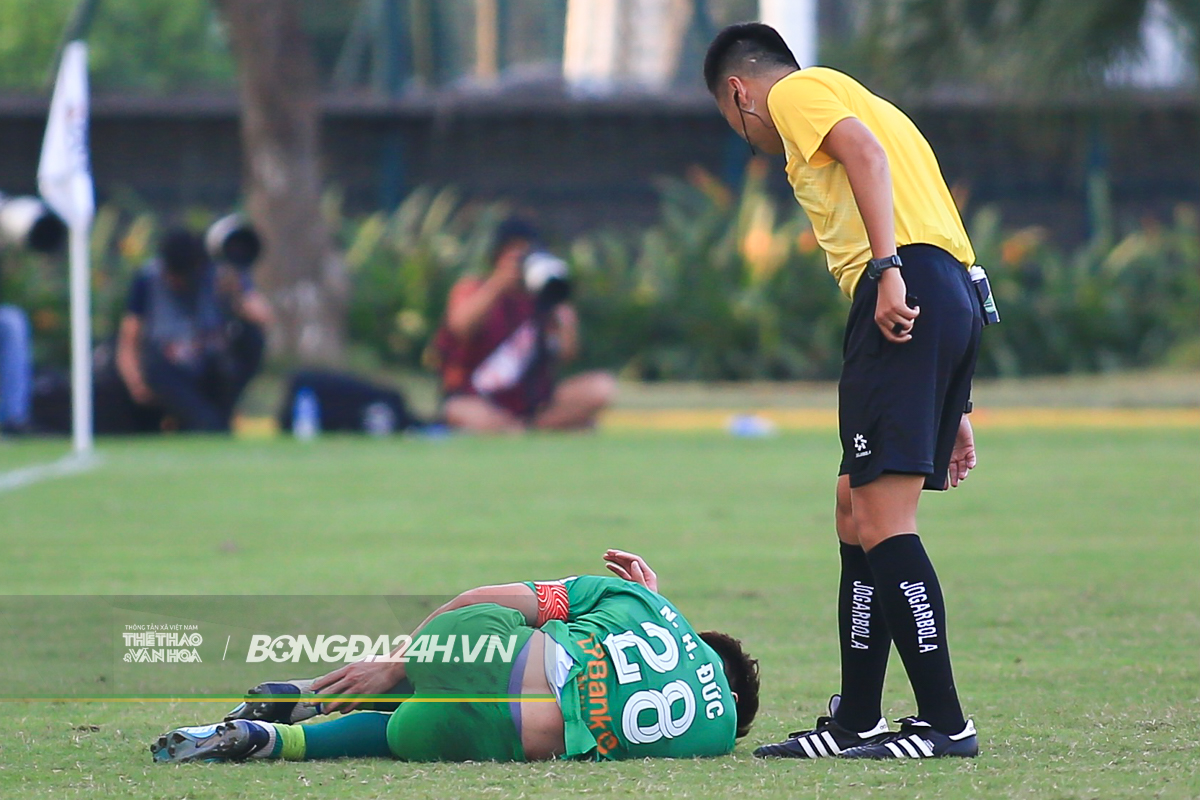 Hoàng Đức bị chăm sóc kỹ trước ngày lên tuyển 7