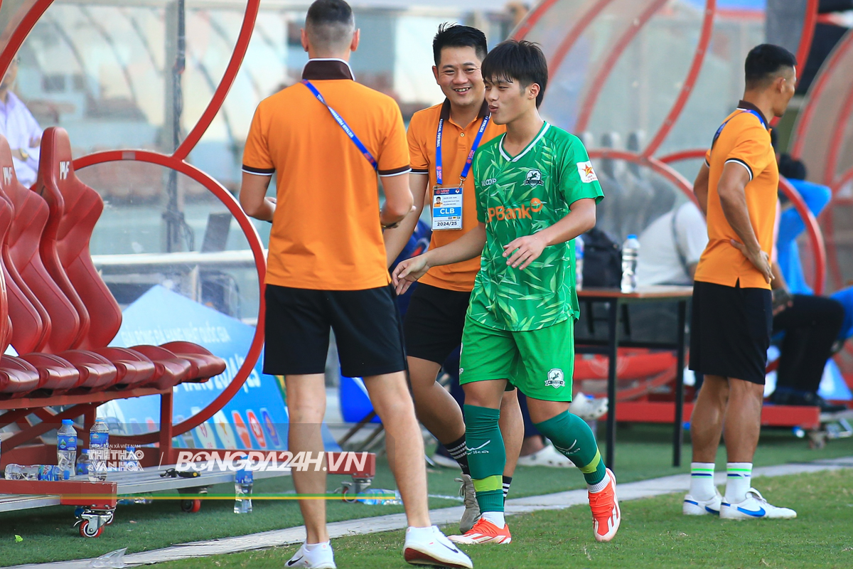 Hoàng Đức bị chăm sóc kỹ trước ngày lên tuyển 9