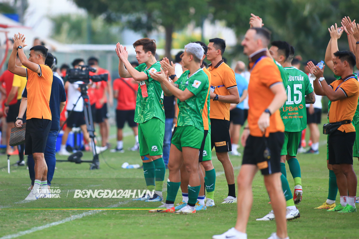 Hoàng Đức bị chăm sóc kỹ trước ngày lên tuyển 10