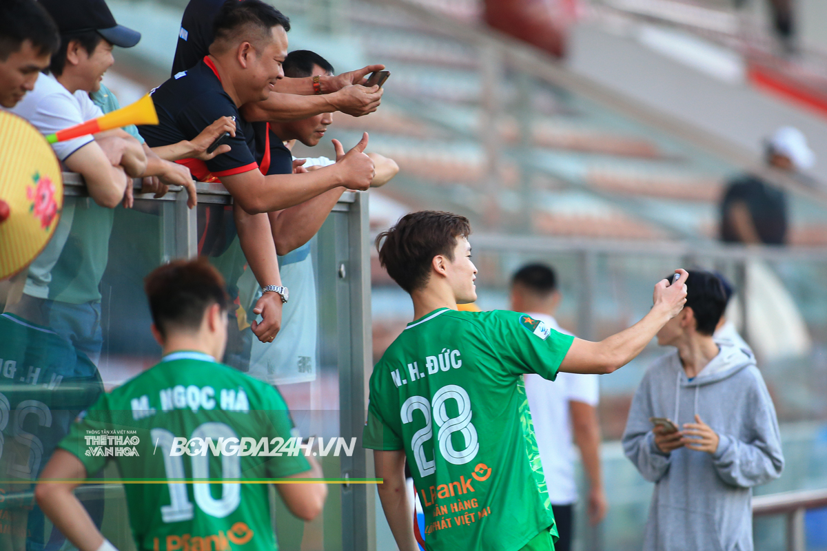 Hoàng Đức bị chăm sóc kỹ trước ngày lên tuyển 11