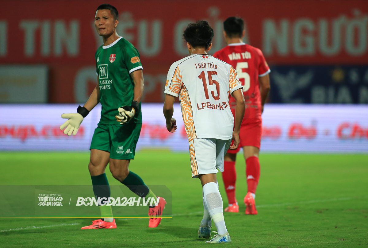 Tân binh ĐT Việt Nam chấn thương trước ngày triệu tập 2