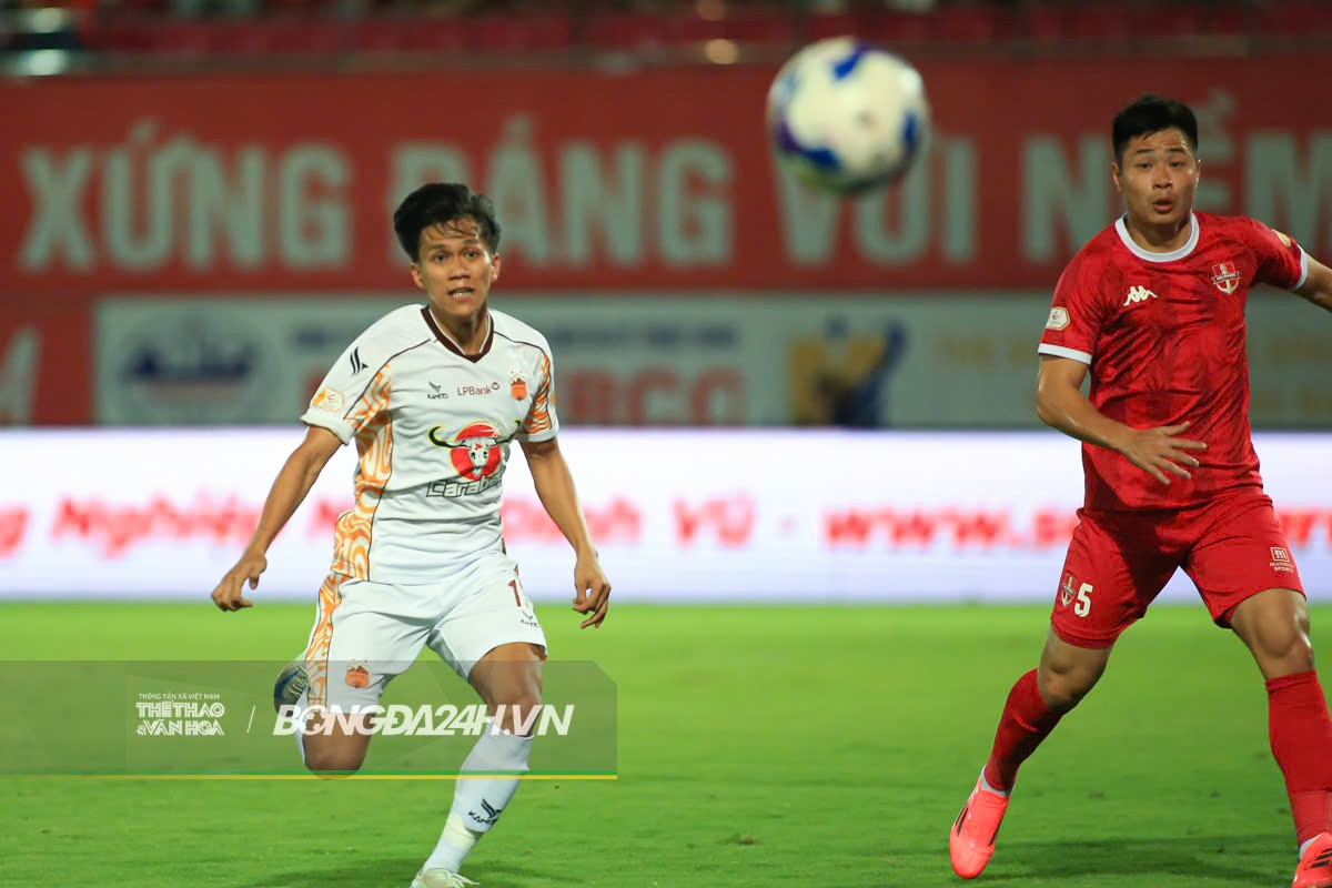Tren SVd Lach Tray tai vong 9 LPBank V.League 1-2024/25 HAGL cham tran voi doi chu nha Hai Phong voi cai ten dang chu y Tran Bao Toan moi duoc trieu tap len dT Viet Nam chuan bi cho ASEAN Cup 2024