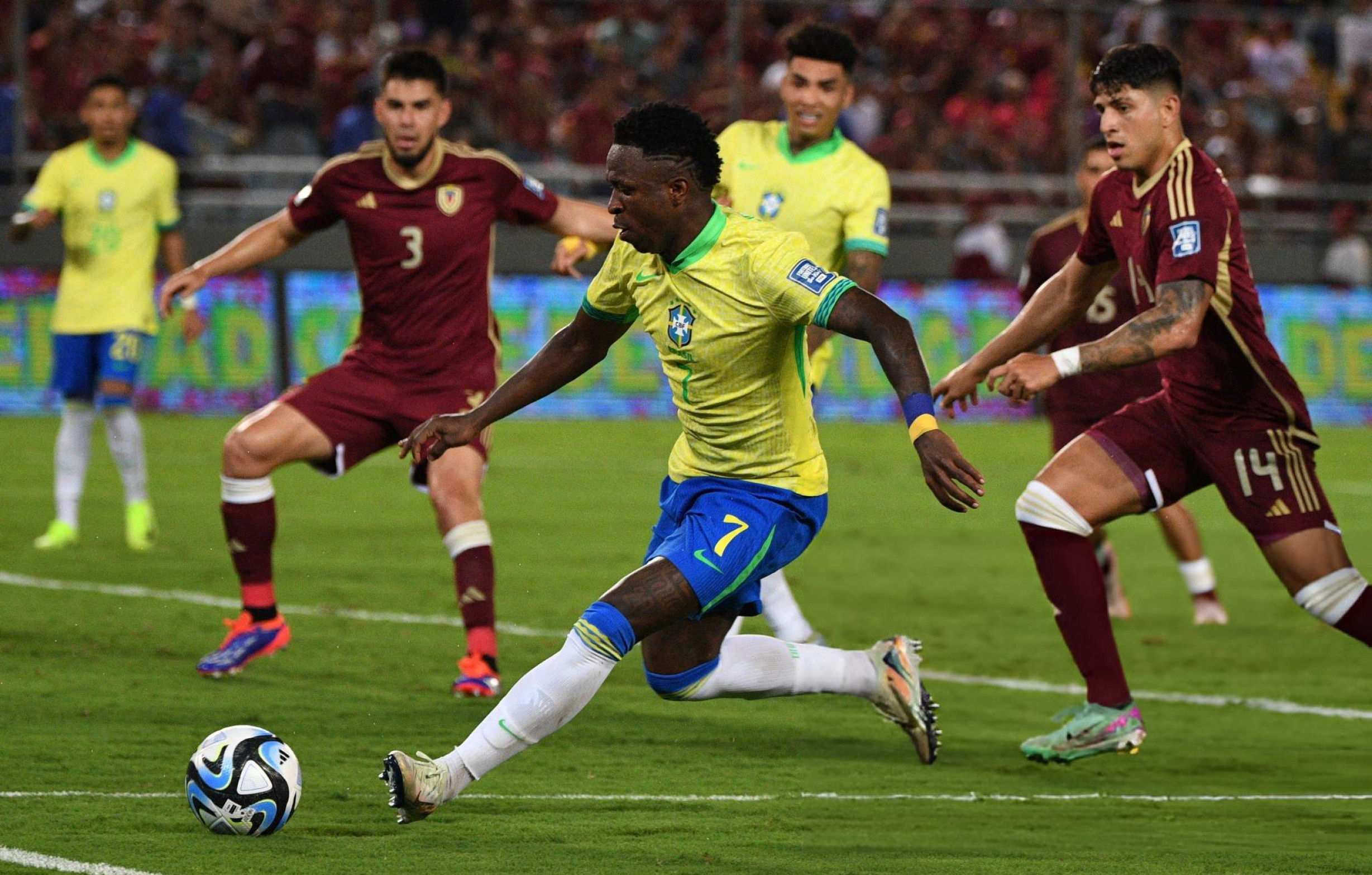 Nghịch lý Vinícius Júnior 8